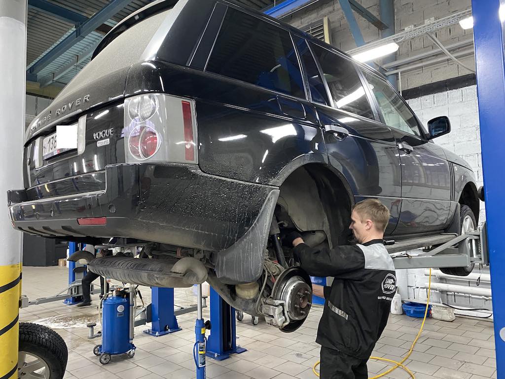 Как выполняется ремонт пневмоподвески Range Rover фото